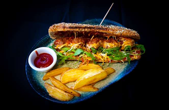 ARJAS Bistro, Lounge & Bar - 8