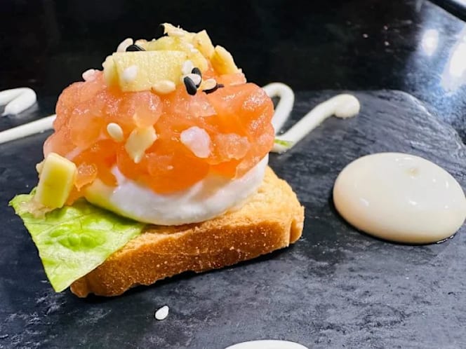 Yakitora Sushi Bar - 6