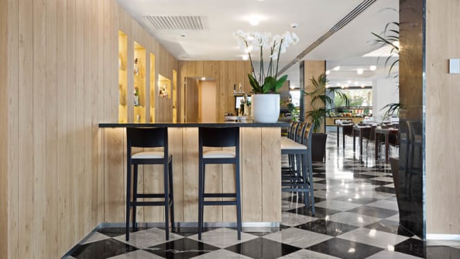 Salty Restaurant - 8