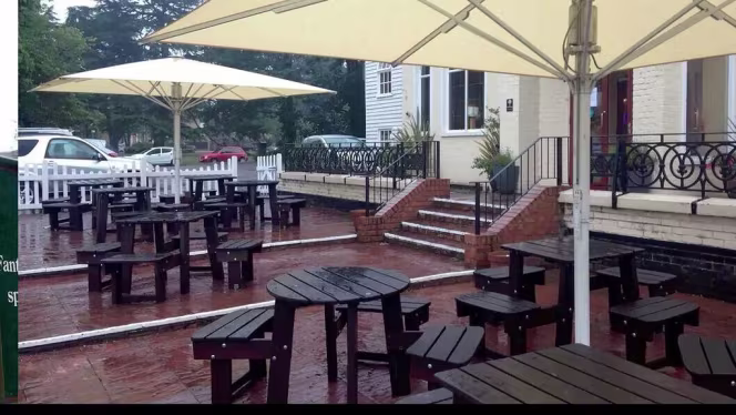 Harvester - Horse & Groom Sidcup - 8