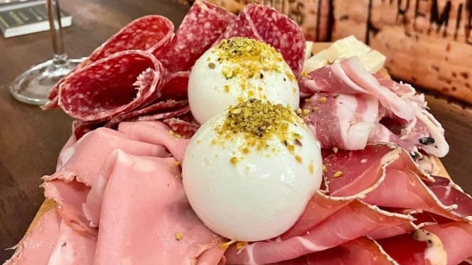 Gli amici del vino Wine Bar con Pizza - 6