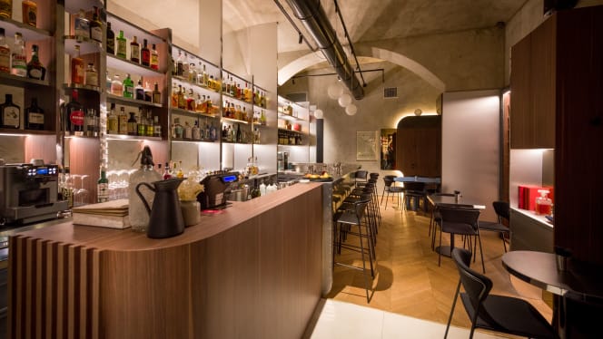 EB Cocktail Bar Bistrot Boutique - 9