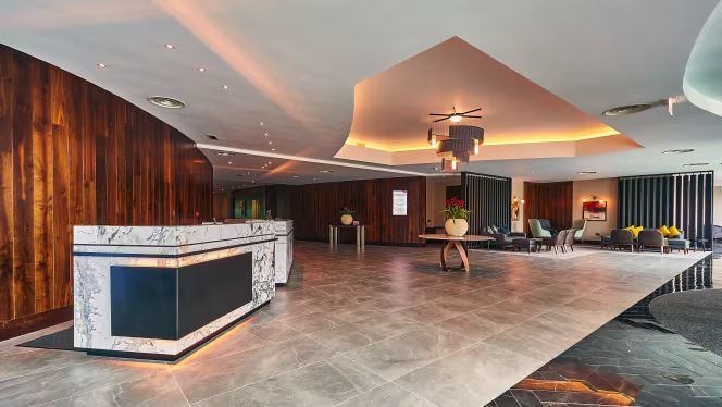 Glaze Restaurant at Crowne Plaza Marlow - 7