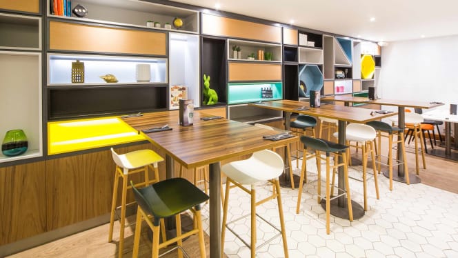 Holiday Inn London Gatwick Airport - 2