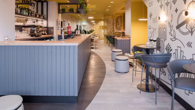 The Wesley Bar & Kitchen - London - 7