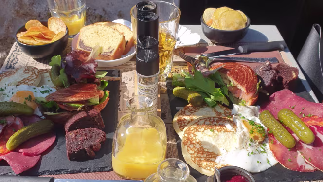 Bellechasse Cafe - 3