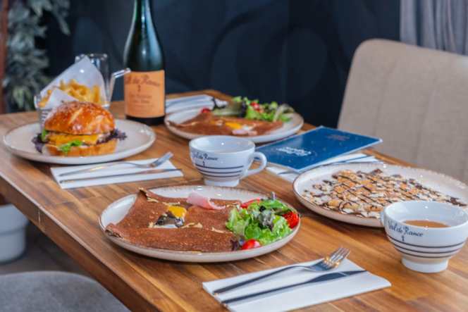 La Petite Crêperie - 7