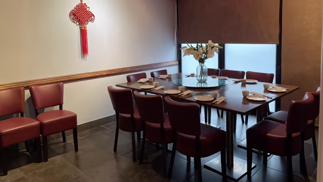 Round Square Restaurant - 7