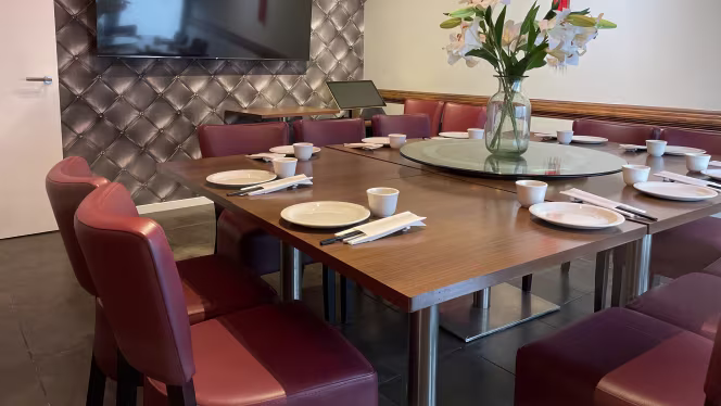 Round Square Restaurant - 8