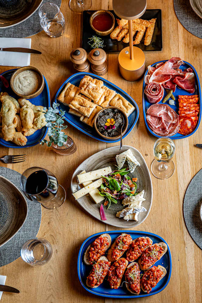 Le Meez Restaurant - 9