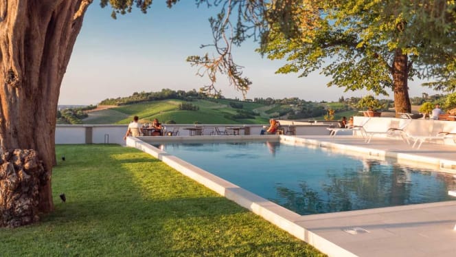 Villa Monty Banks Restaurant - 9