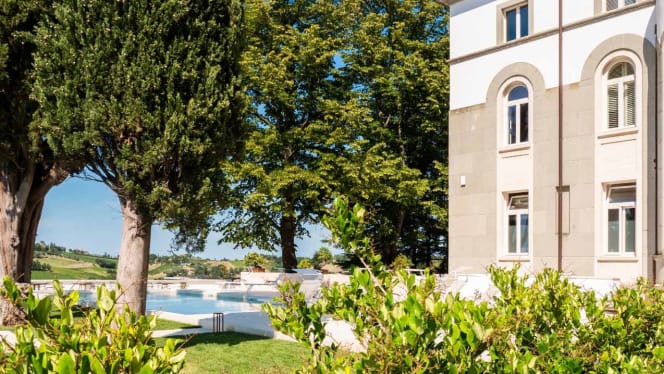 Villa Monty Banks Restaurant - 8