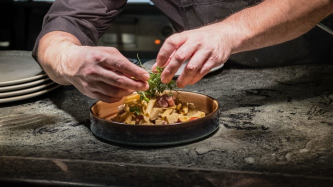 Julian's Bar & Restaurant - SEESTERN - 9