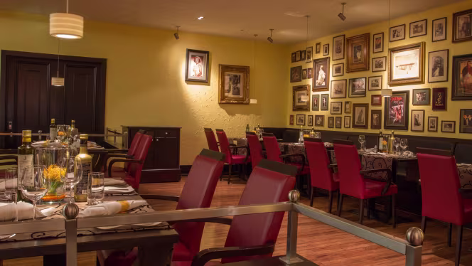 Julian's Bar & Restaurant - SEESTERN - 2