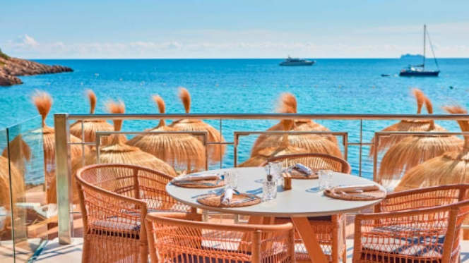 Aqua Beach Club - 8