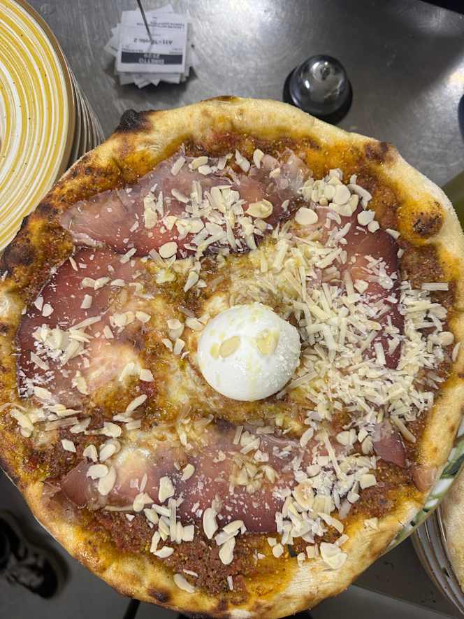 Lavika Pizzeria Ristorante - 2