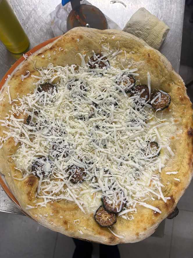 Lavika Pizzeria Ristorante - 8