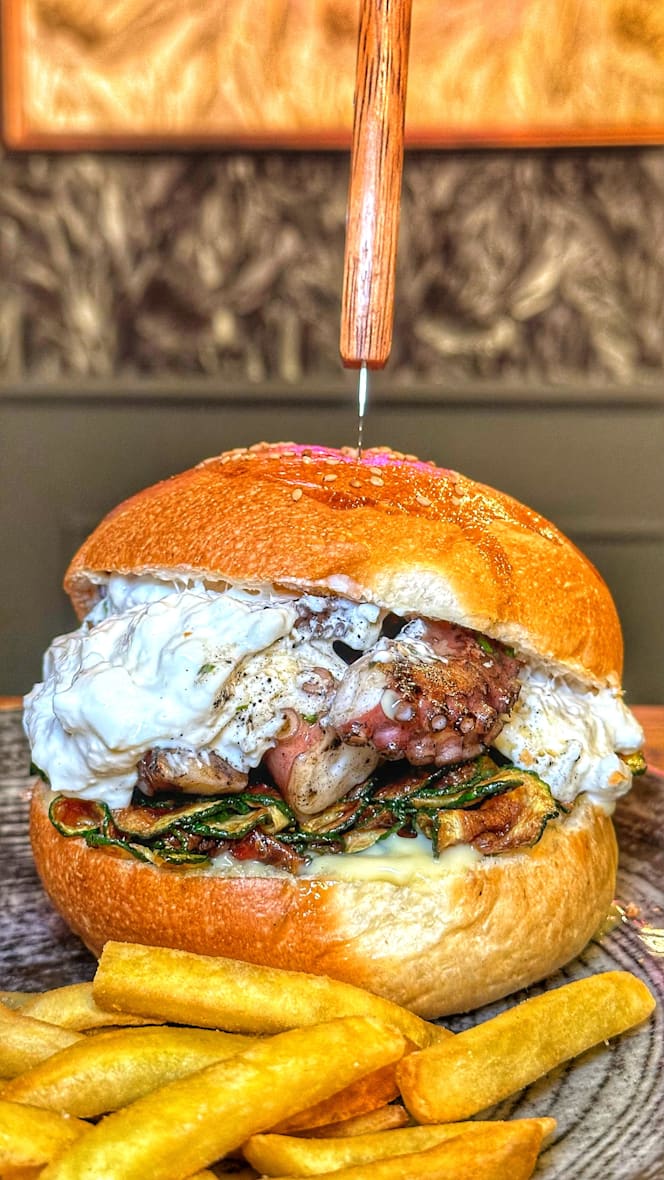 Mama's Music Pub - 1