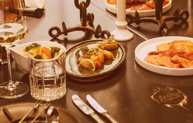 Raffl's Sticky Fingers - 2