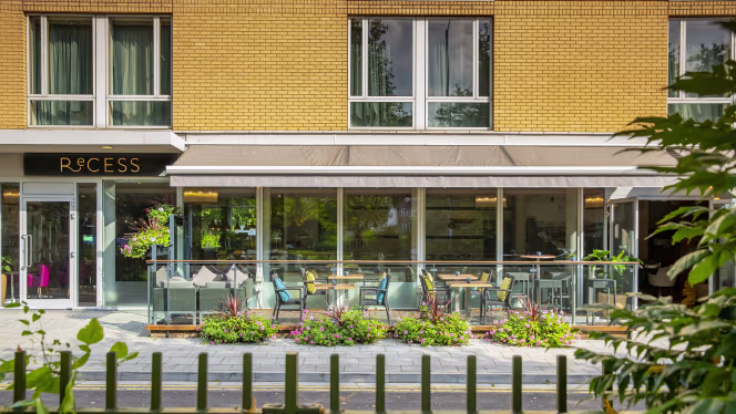 Recess at Hilton Garden Inn Bristol - 9