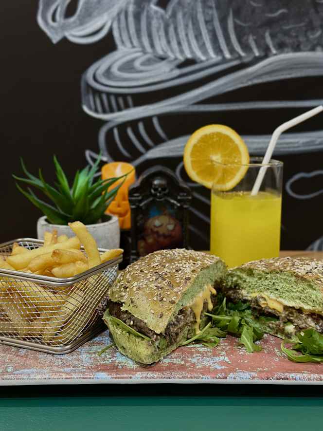 Moment Bistro & Bar - 4