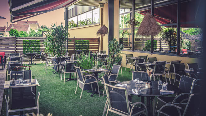 Red restaurant - Red garden - 2