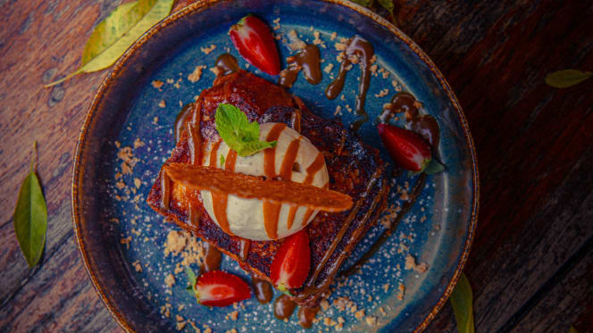 Red restaurant - Red garden - 7