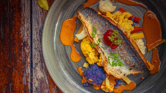 Red restaurant - Red garden - 6