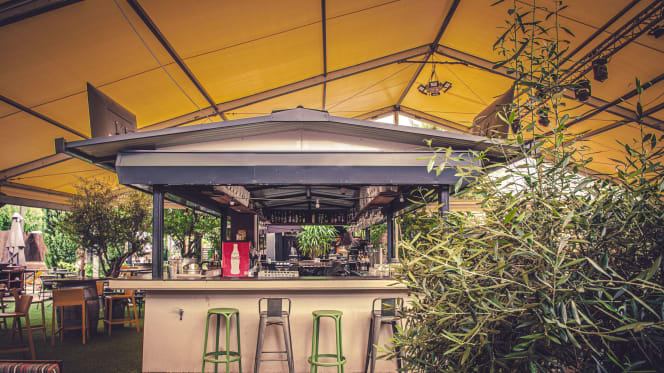 Red restaurant - Red garden - 1