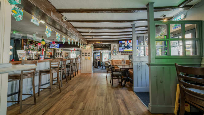 Half Crown Benfleet - South Benfleet - 0