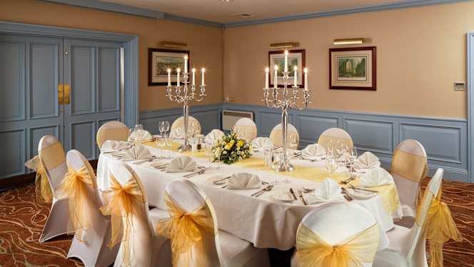 Mercure Livingston Bar and Restaurant - 9