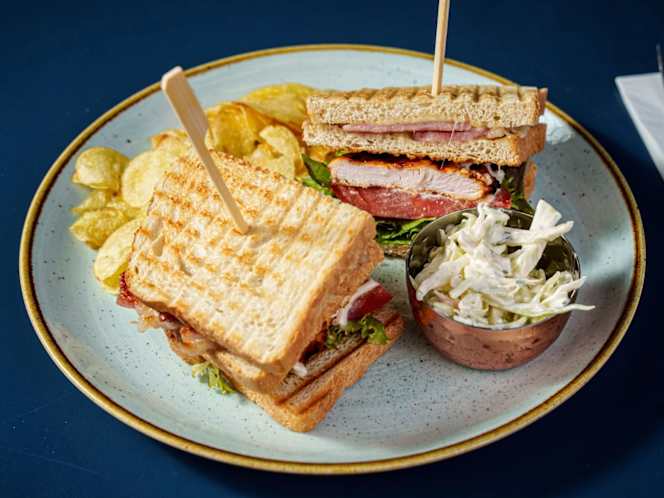 Midpoint Cafe Bistro - 3