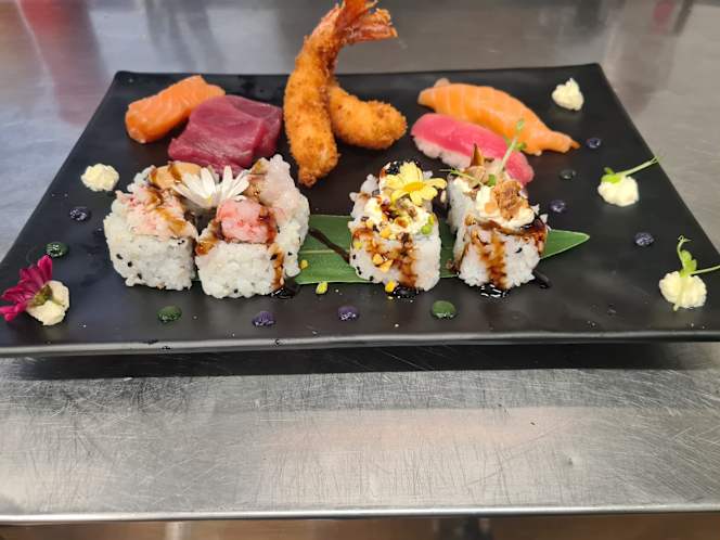 Habitat Restaurant & Lounge - 9