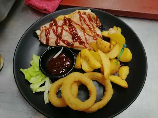 Roni's Pub - 8