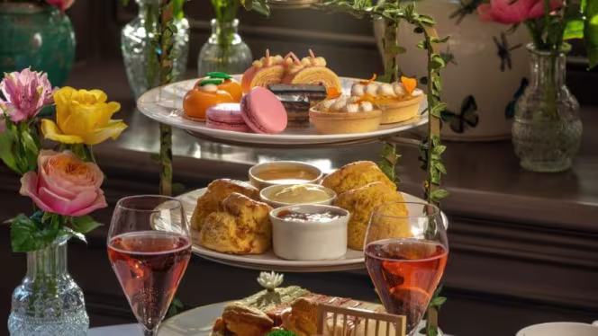 Drawing Room at 11 Cadogan Gardens - 4