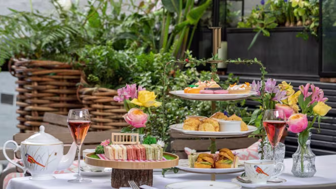 Drawing Room at 11 Cadogan Gardens - 6