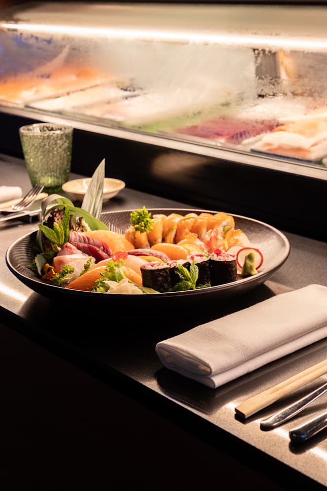 Over - Rooftop, Restaurant Mixology and Sushi - 2