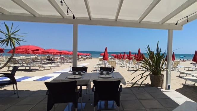 Beluga Beach Restaurant - 5