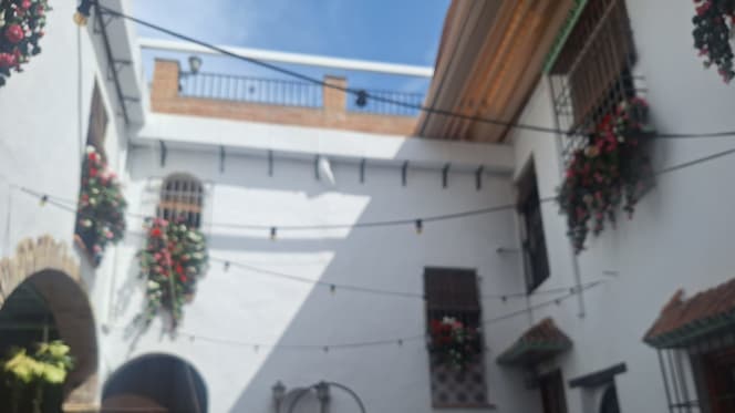 Taberna El Abanico Patio - 9