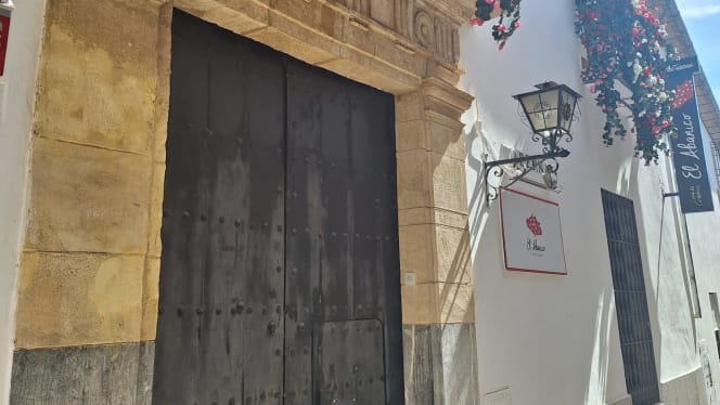 Taberna El Abanico Patio - 5