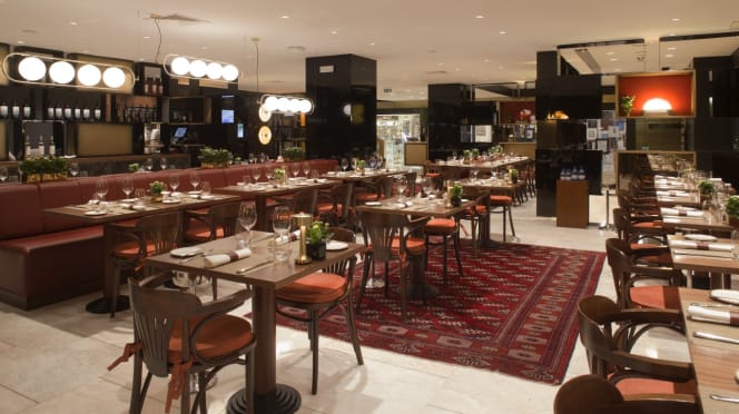 Rendez Vous Bistro - 7