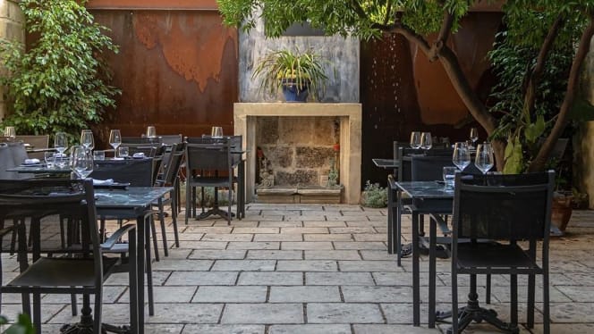 LivingStone Restaurant - 9