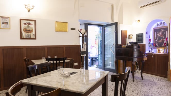 Antica Pizzeria Chiaia - 1