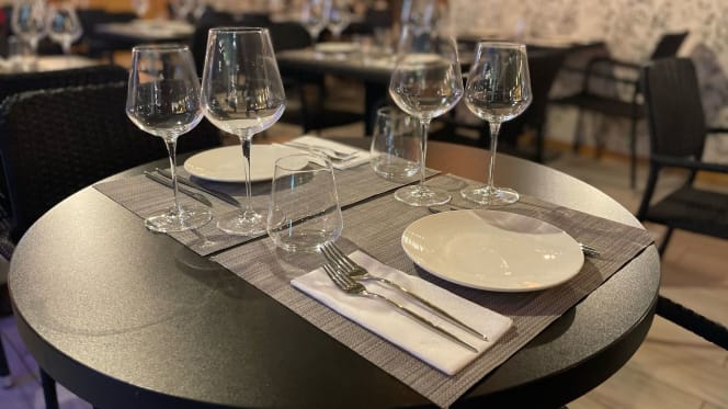 Komal Indian Restaurant & Bar - 5