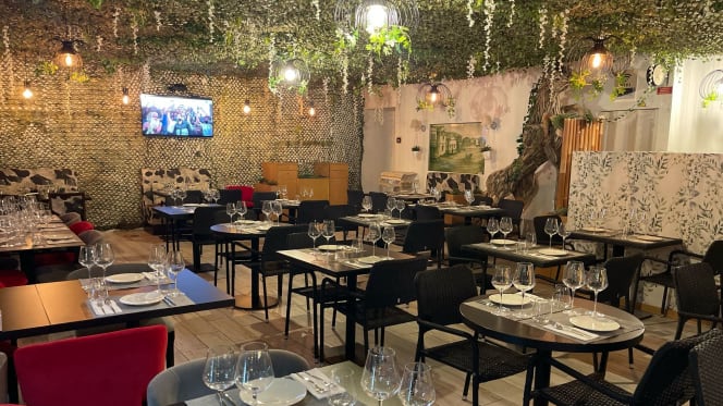 Komal Indian Restaurant & Bar - 4