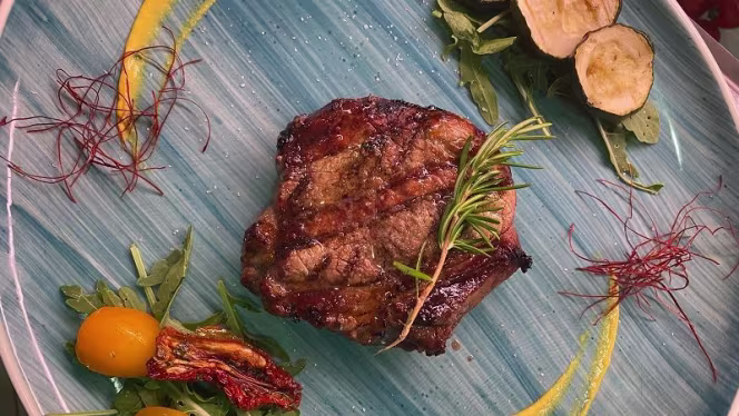 MaMa Restaurant & Steakhouse - 4