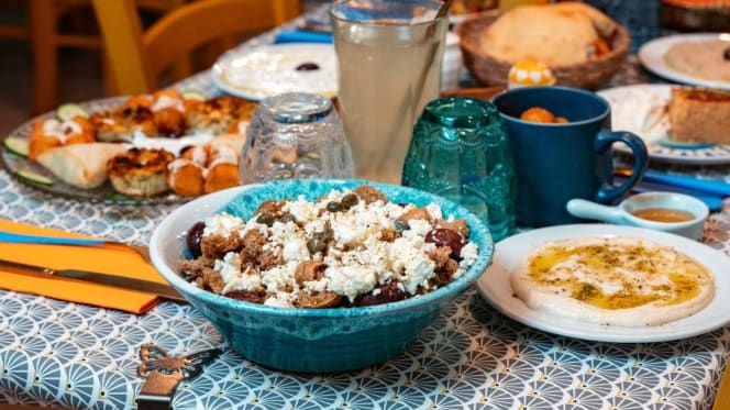 Restaurant Grec & Végétarien - C'est Bon - 3