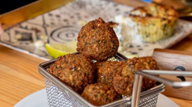 Restaurant Grec & Végétarien - C'est Bon - 4