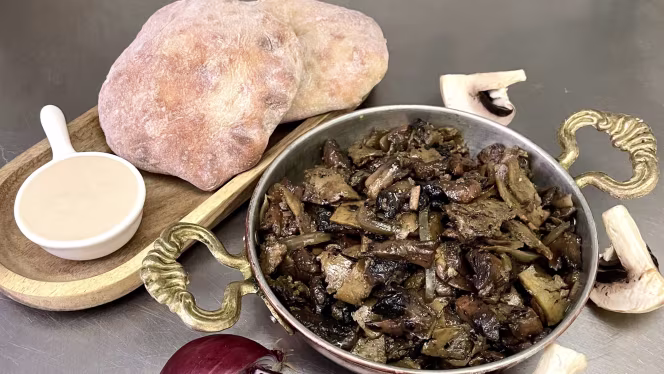 Restaurant Grec & Végétarien - C'est Bon - 9