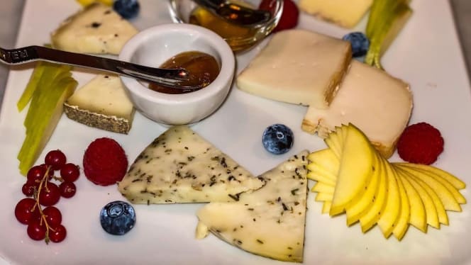 Pitena Vinosteria Lounge Bar - 5